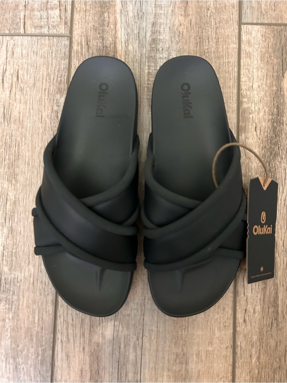 Olukai Ani Slide Beach Sandals Women’s Size 7 Lava Rock Black Comfort NWT - Picture 2 of 6
